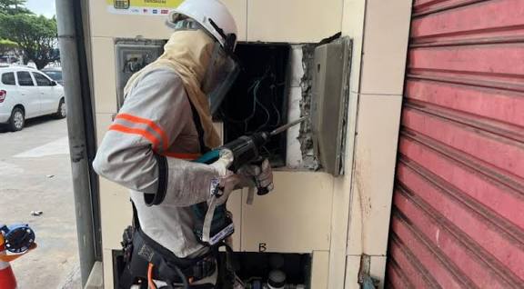 SEIS PESSOAS SÃO LEVADAS PARA DELEGACIA POR SUSPEITA DE FURTO DE ENERGIA EM NOSSA SENHORA DO SOCORRO