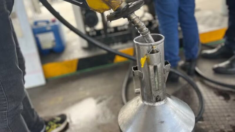 Bombas de combustíveis são interditadas em postos de Aracaju após fiscalização