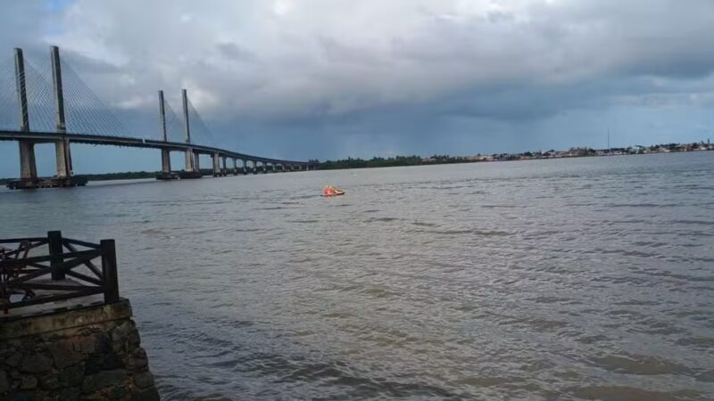 Adolescente desaparece após mergulhar no Rio Sergipe