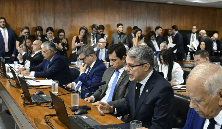 CCJ do Senado rejeita PEC da Blindagem por unanimidade