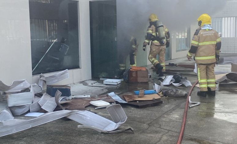 Princípio de incêndio atinge emissora de rádio em Aracaju