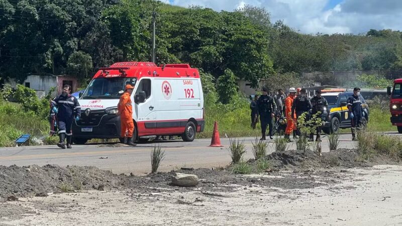 Capotamento na BR-101 deixa dois mortos e um ferido em Sergipe