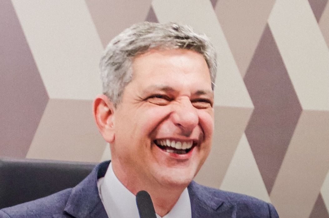 Rogério Carvalho dispara nas pesquisas e consolida favoritismo para o Senado em 2026