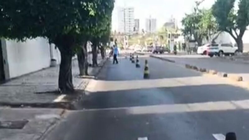 Óleo na pista bloqueia avenida na Zona Sul de Aracaju 