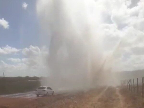 Rompimento de adutora provoca falta de água em quatro cidades sergipanas