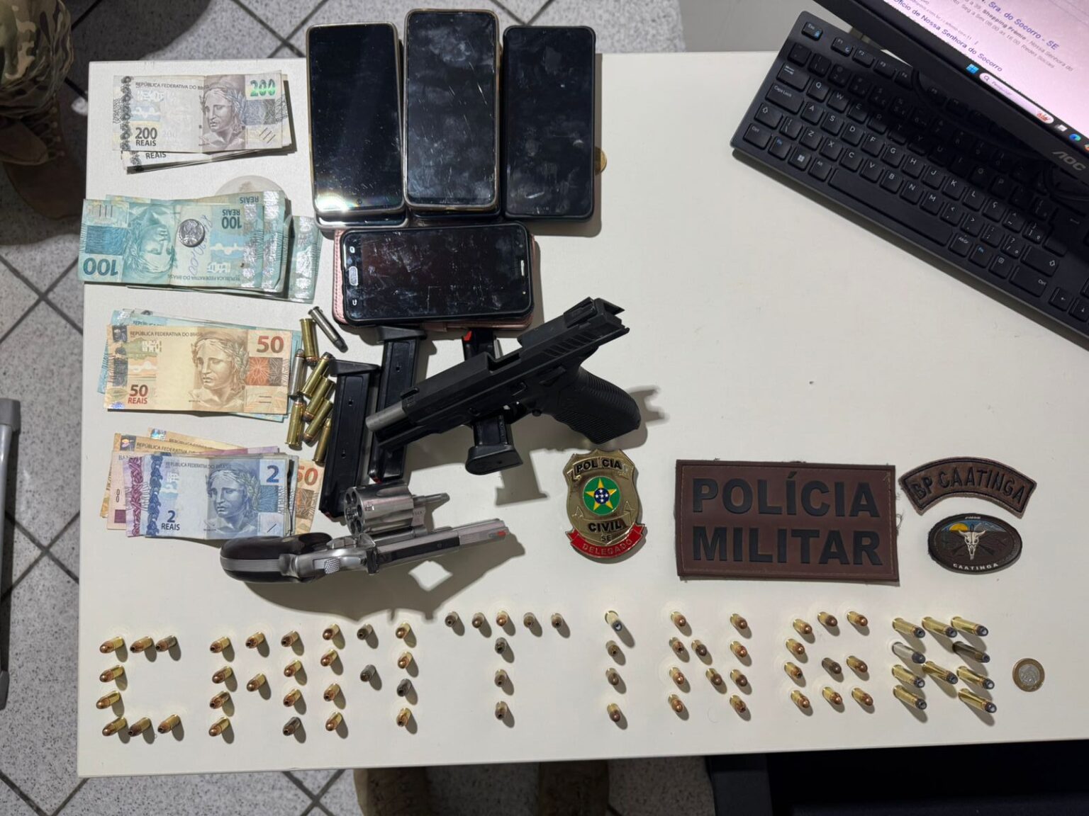 Polícia resgata jovem de 20 anos mantida em cárcere privado em Canindé