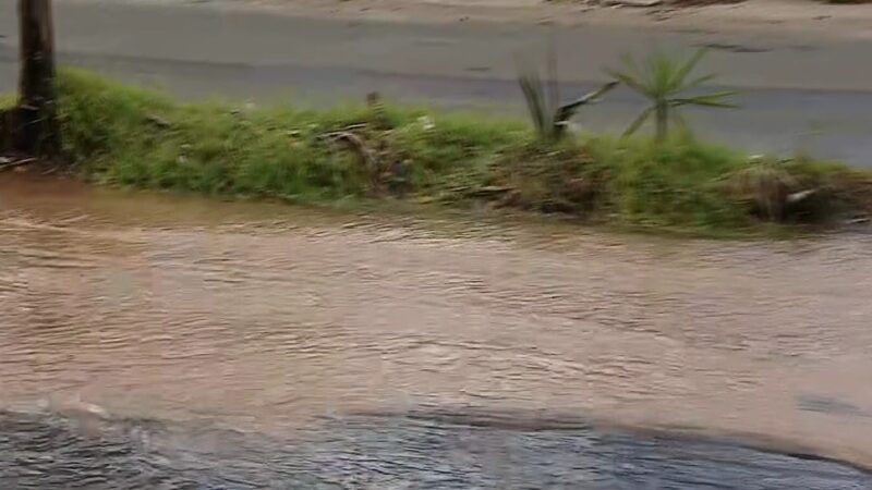 Vazamento de água causa transtornos na Zona Norte de Aracaju