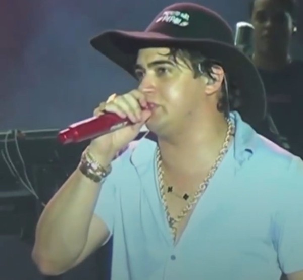 ‘Não consigo cantar mais’, diz Natanzinho Lima após interromper show na Bahia por motivo de saúde