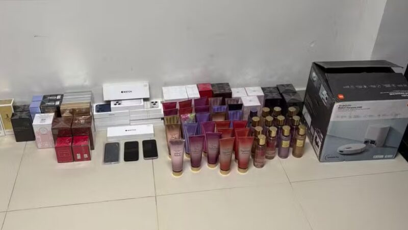 Carga de eletrônicos e cosméticos sem nota fiscal é apreendida na BR-101 em Umbaúba