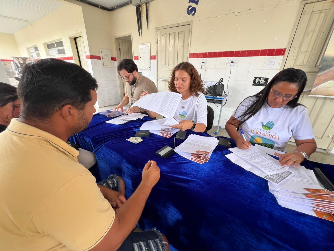 Famílias do sertão garantem renda através do Programa Mão Amiga Bacia Leiteira