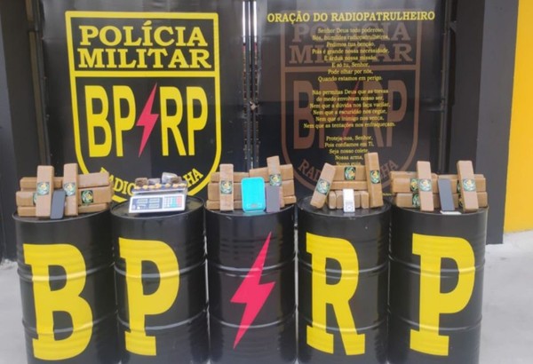 Suspeita de envolvimento com o tráfico de drogas é presa após perseguição policial em Aracaju
