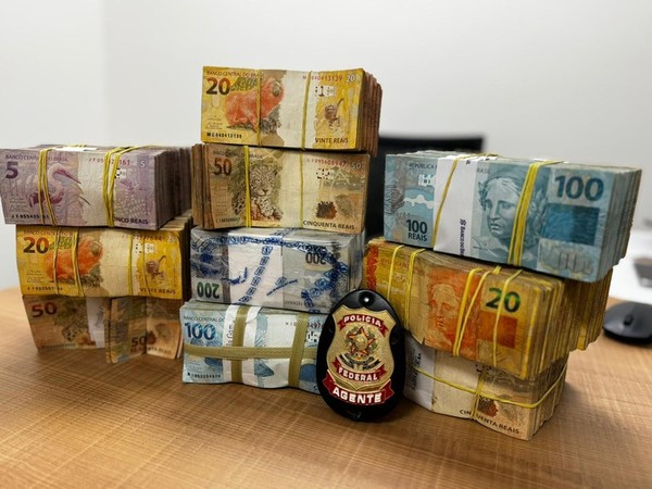 PF prende dois homens e apreende R$ 500 mil em Aracaju por suspeita de desvio de recursos públicos
