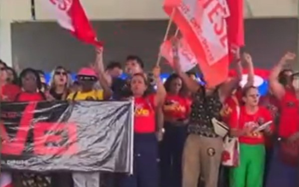 Sintese ocupa palco de evento em São Cristóvão com presença de ministros