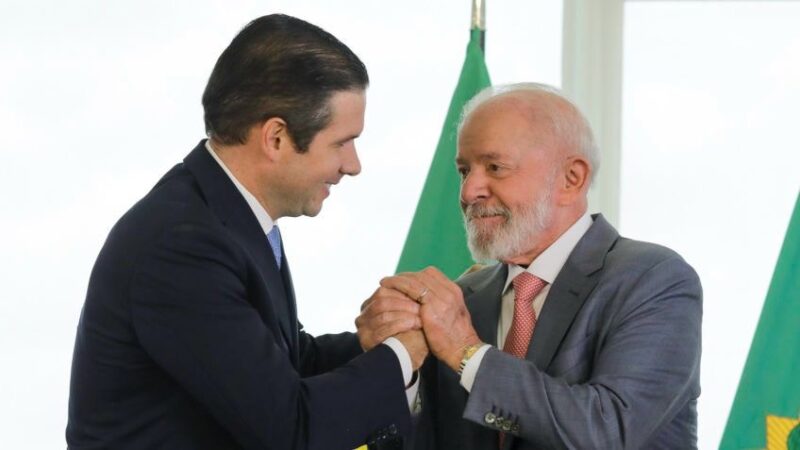 Proximidade de Hugo Motta e Lula consolida projeto de reeleição do petista