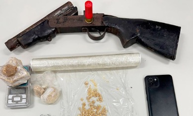 Radiopatrulha prende dois suspeitos por tráfico e porte ilegal de arma