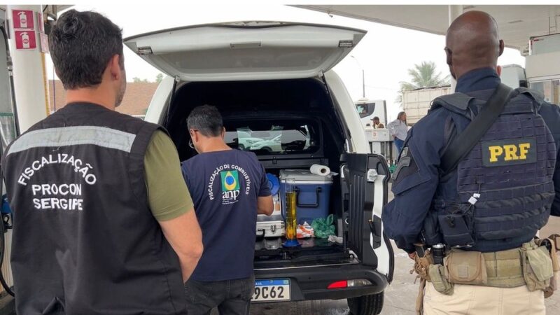 Bicos de combustível são lacrados durante operação de fiscalização em postos de Sergipe