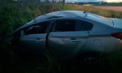 Veículo sai da pista e passageira fica ferida na SE-339 em Dores