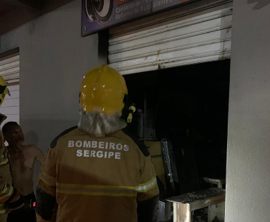 Incêndio atinge loja de eletrônicos no centro de Lagarto