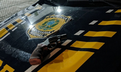 Condutor com sinais de embriaguez é preso ao dirigir em zigue-zague