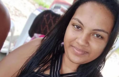 Mulher morre após ser esfaqueada em Capela; companheiro está foragido