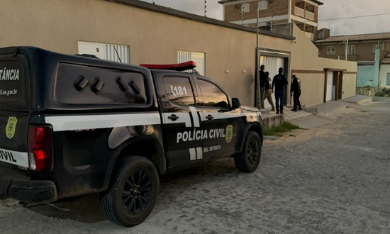 Polícia desarticula esquema de lavagem de dinheiro e apreende veículo