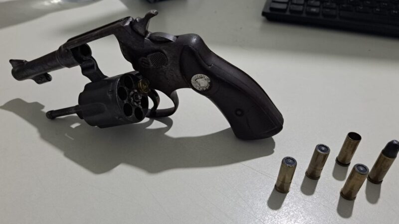 Homem é preso após ameaçar ex na frente da família e de bebê de 10 meses