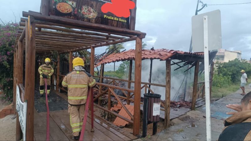 BAR É ATINGIDO POR INCÊNDIO NA PRAIA DO SACO EM ESTÂNCIA