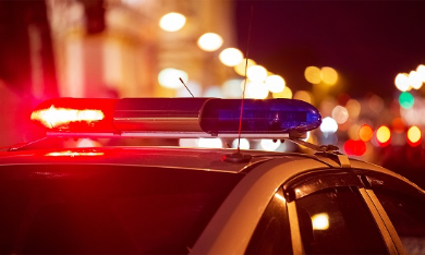 Homem é alvejado a tiros após barulho provocado por escapamento de moto