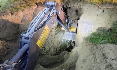 Cavalo morre durante resgate após cair em cratera de 5 metros em Propriá